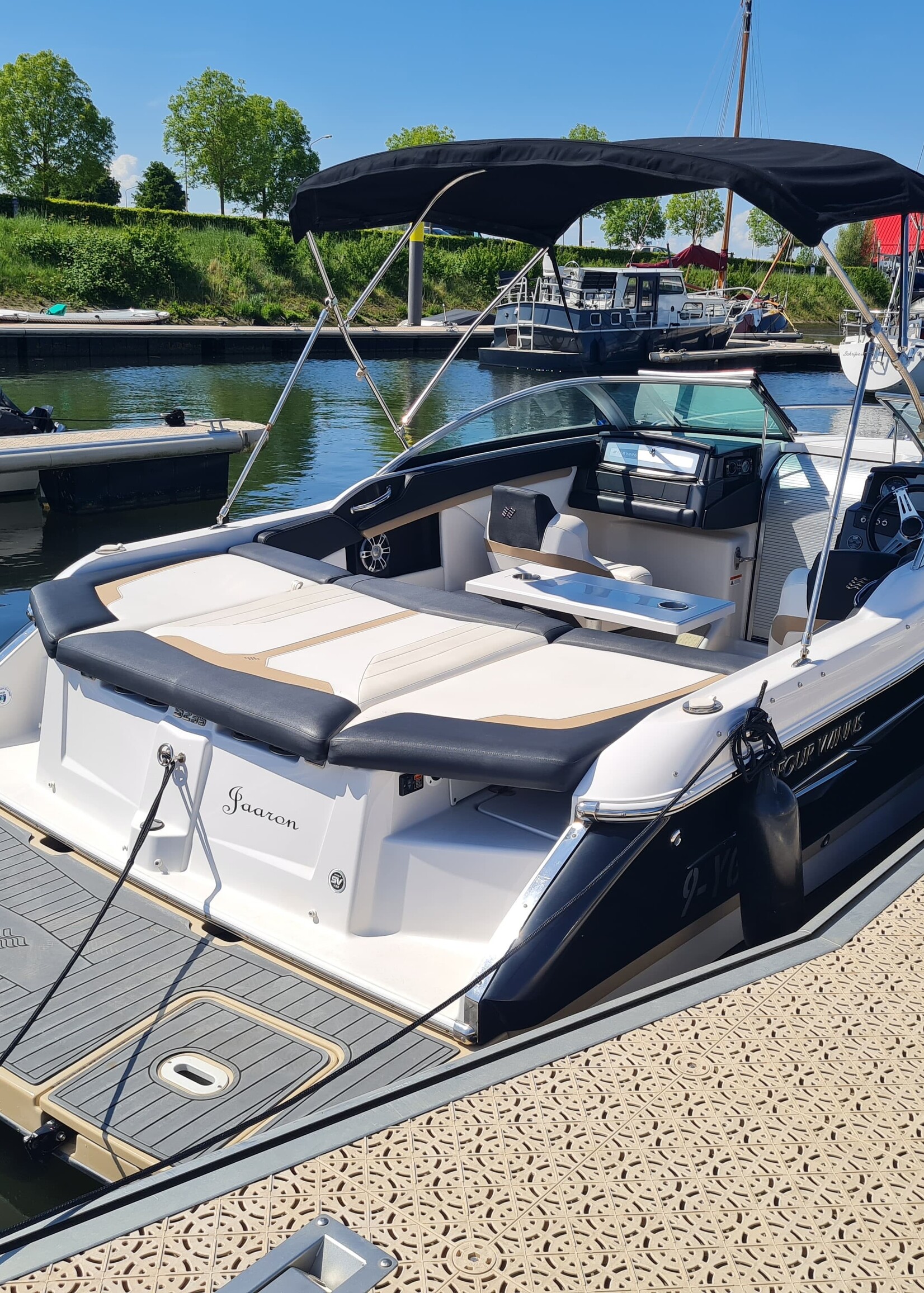 Four Winns Sundowner 285 Volvo 7.4 Liter V8 GSI 385PK 2003 - Copy