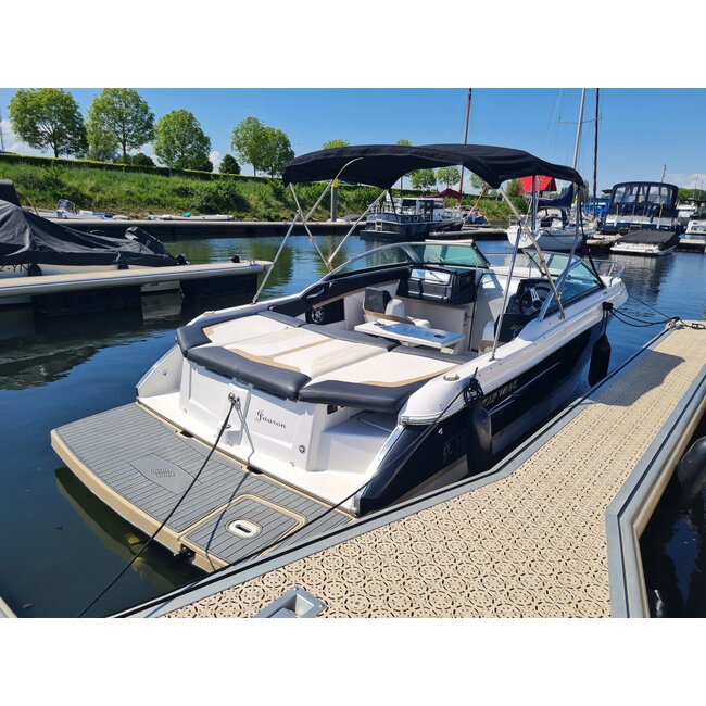 Four Winns S235, 5.0 V8 300 PK uit 2013