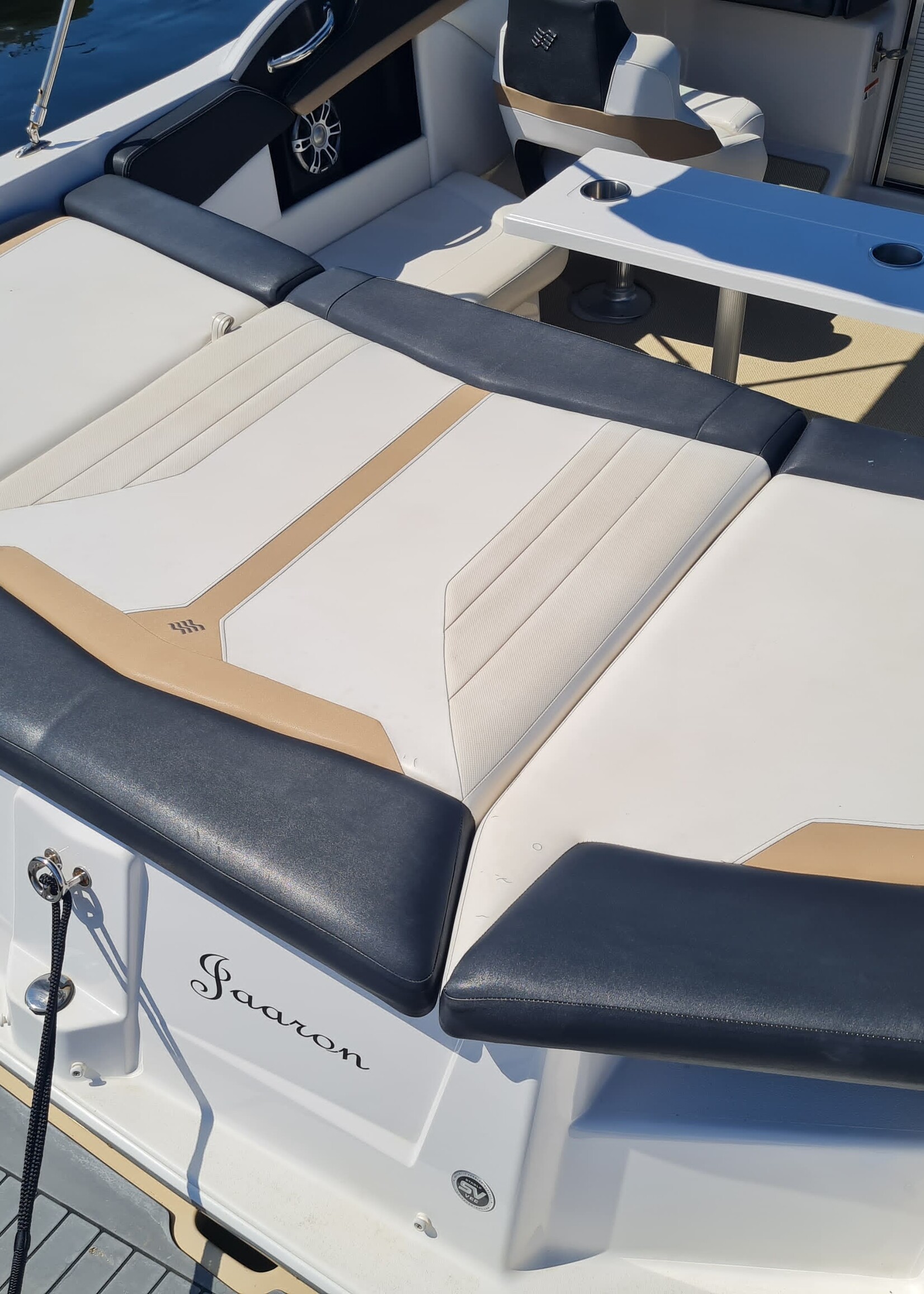 Four Winns Sundowner 285 Volvo 7.4 Liter V8 GSI 385PK 2003 - Copy