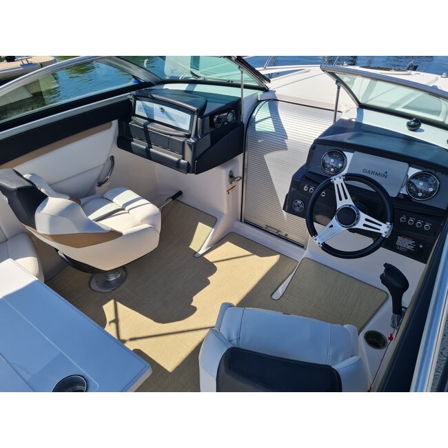 Four Winns Sundowner 285 Volvo 7.4 Liter V8 GSI 385PK 2003 - Copy