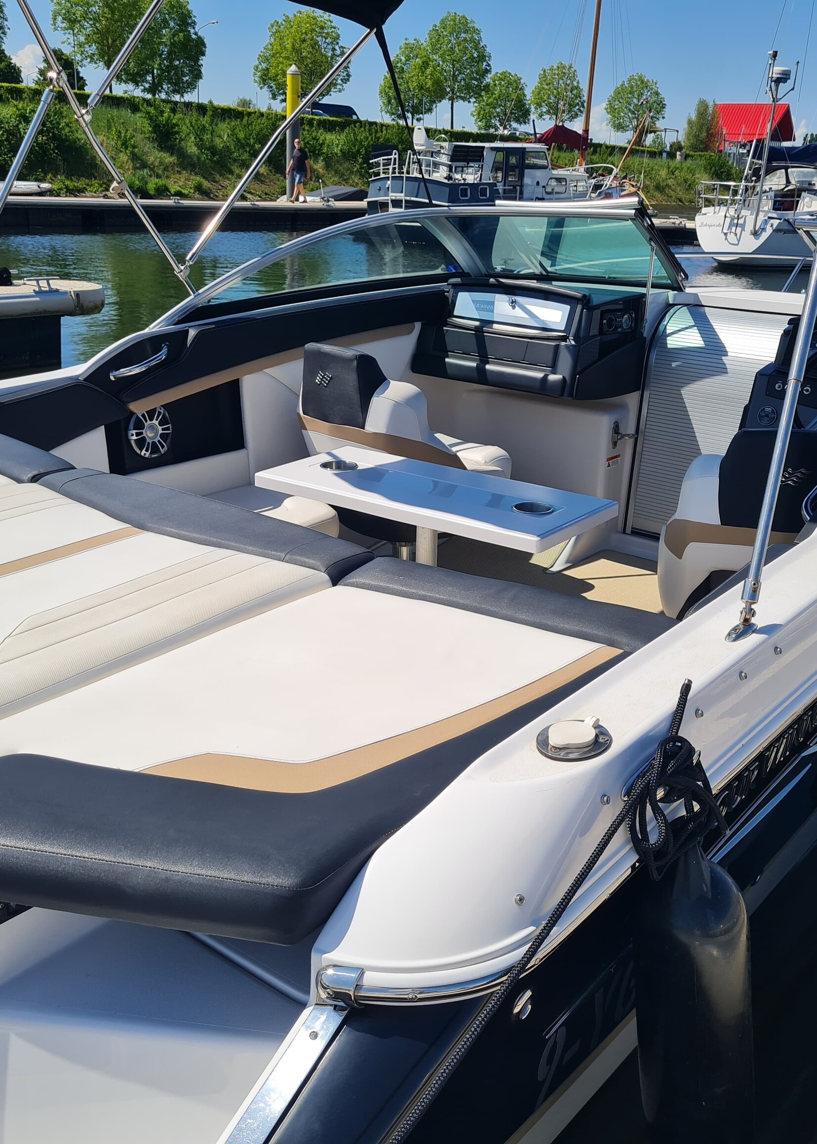 Four Winns Sundowner 285 Volvo 7.4 Liter V8 GSI 385PK 2003 - Copy