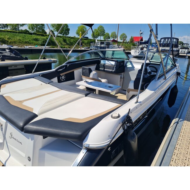 Four Winns S235, 5.0 V8 300 PK uit 2013