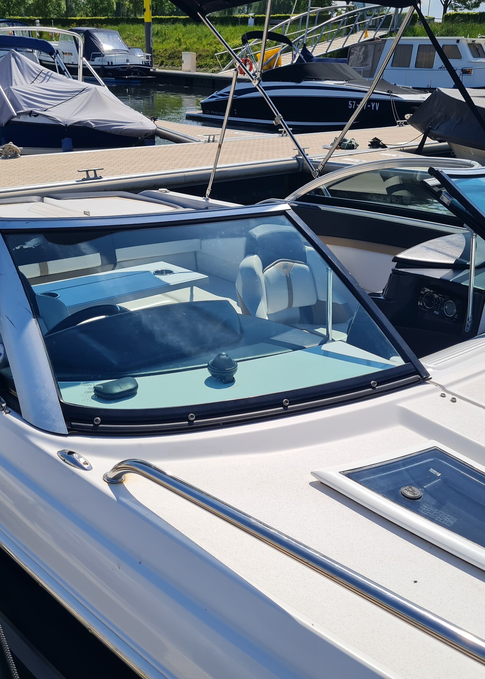 Four Winns Sundowner 285 Volvo 7.4 Liter V8 GSI 385PK 2003 - Copy