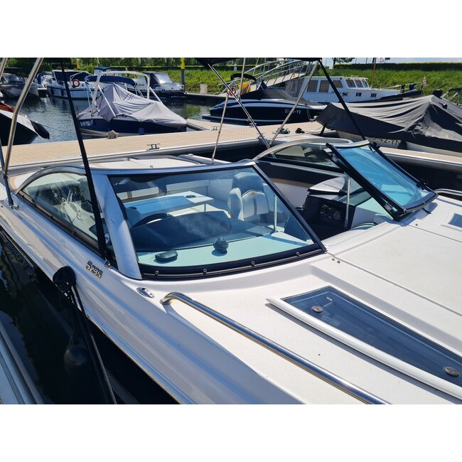 Four Winns S235, 5.0 V8 300 PK uit 2013