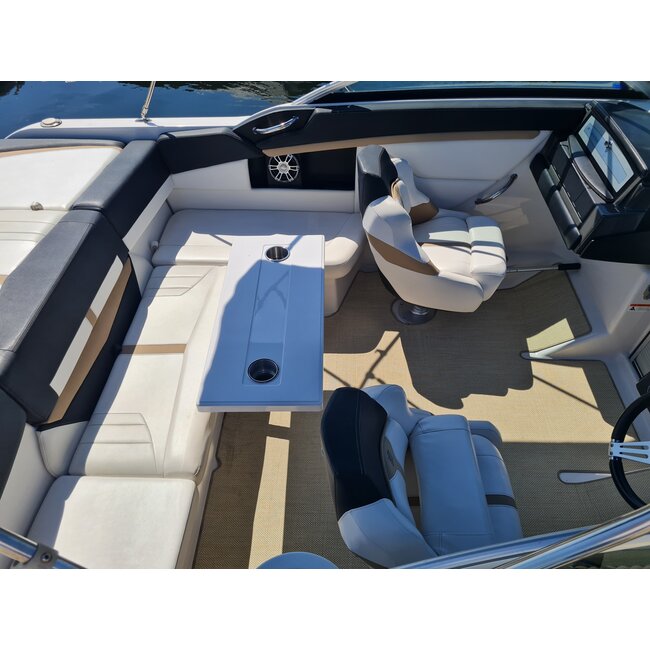 Four Winns S235, 5.0 V8 300 PK uit 2013