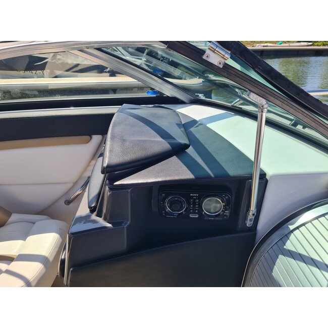 Four Winns Sundowner 285 Volvo 7.4 Liter V8 GSI 385PK 2003 - Copy