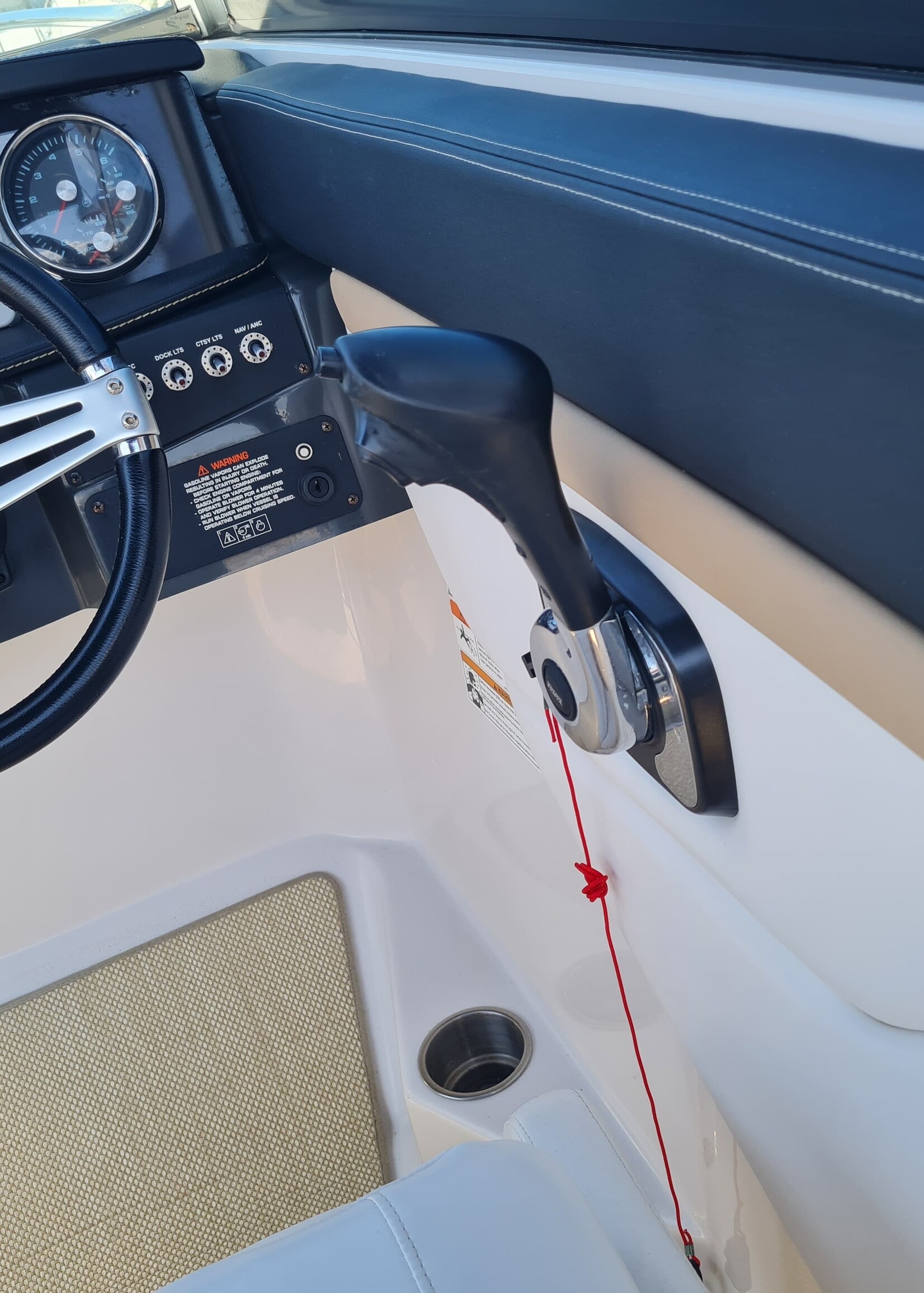 Four Winns S235, 5.0 V8 300 PK uit 2013