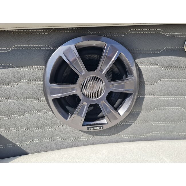 Sea Ray Sundowner 285 Volvo 7.4 Liter V8 GSI 385PK 2003 - Copy - Copy