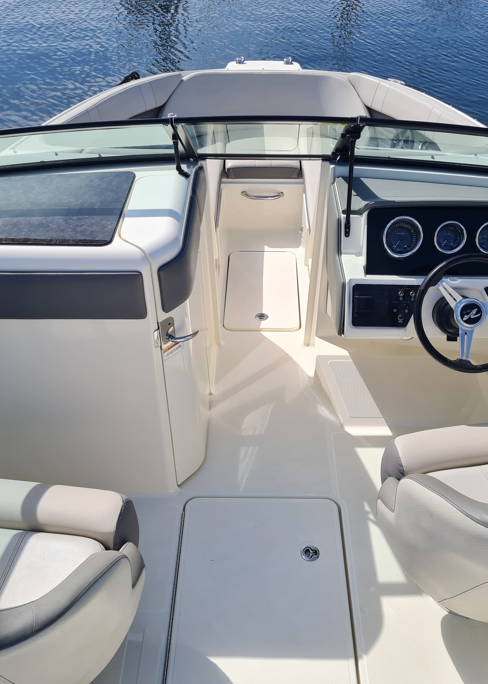 Sea Ray Sundowner 285 Volvo 7.4 Liter V8 GSI 385PK 2003 - Copy - Copy