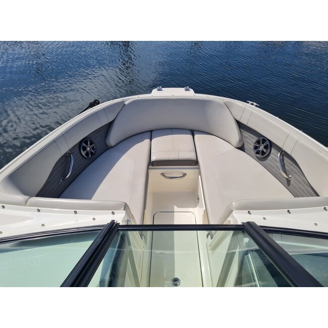 Sea Ray Sundowner 285 Volvo 7.4 Liter V8 GSI 385PK 2003 - Copy - Copy