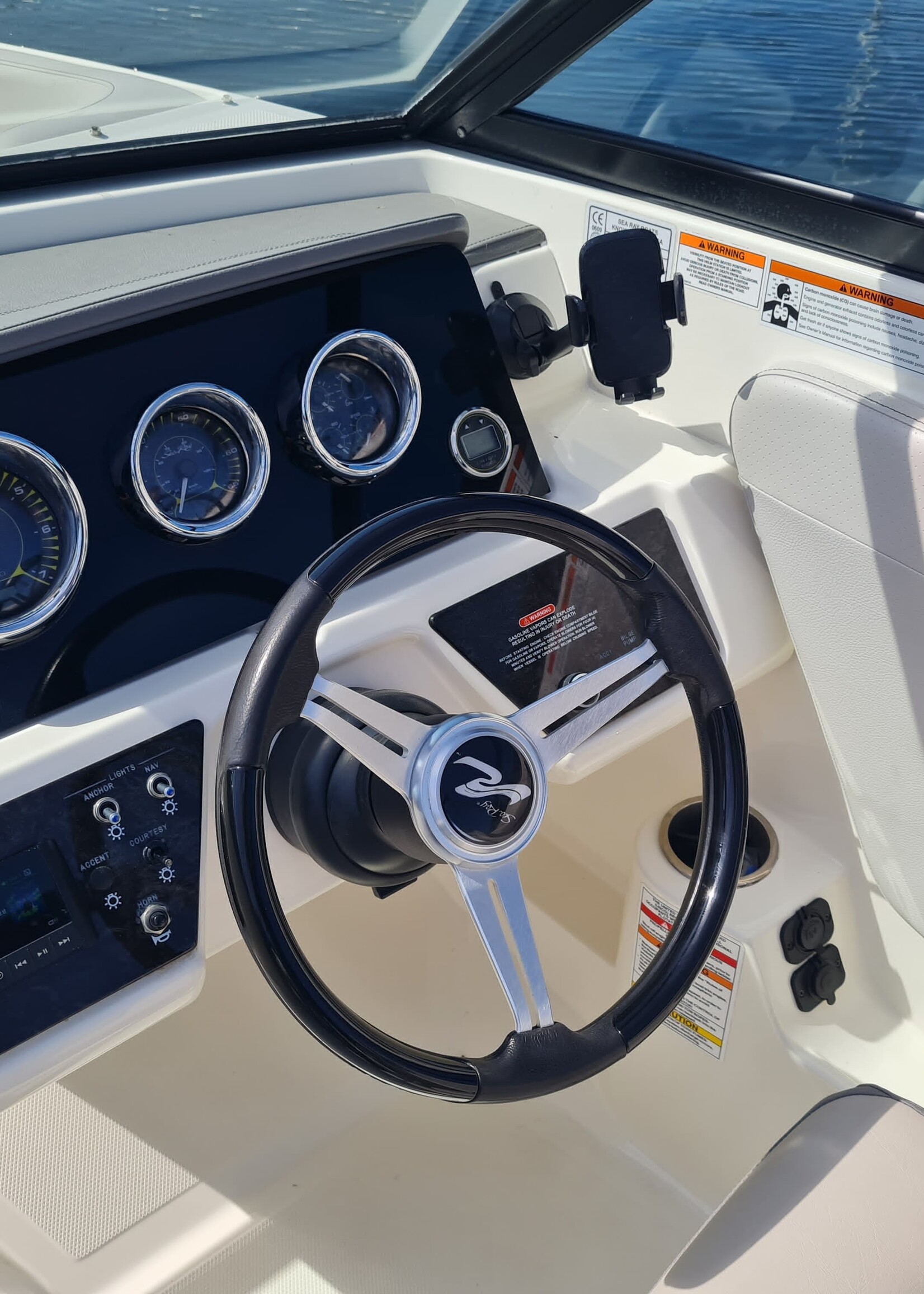 Sea Ray Sundowner 285 Volvo 7.4 Liter V8 GSI 385PK 2003 - Copy - Copy