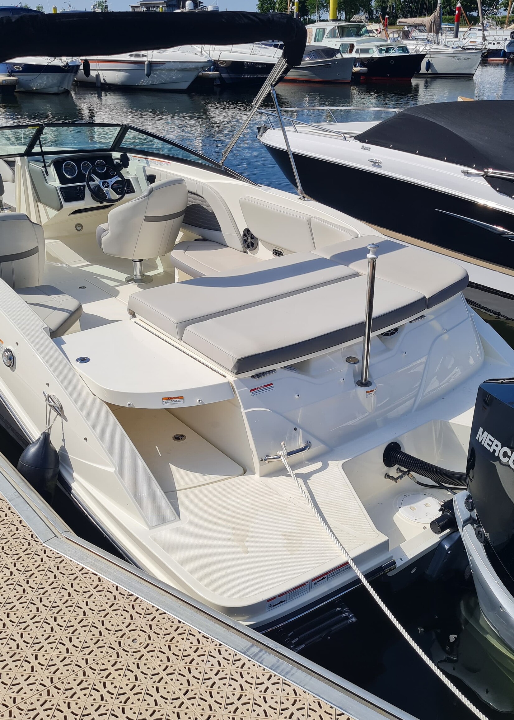 Sea Ray Sundowner 285 Volvo 7.4 Liter V8 GSI 385PK 2003 - Copy - Copy