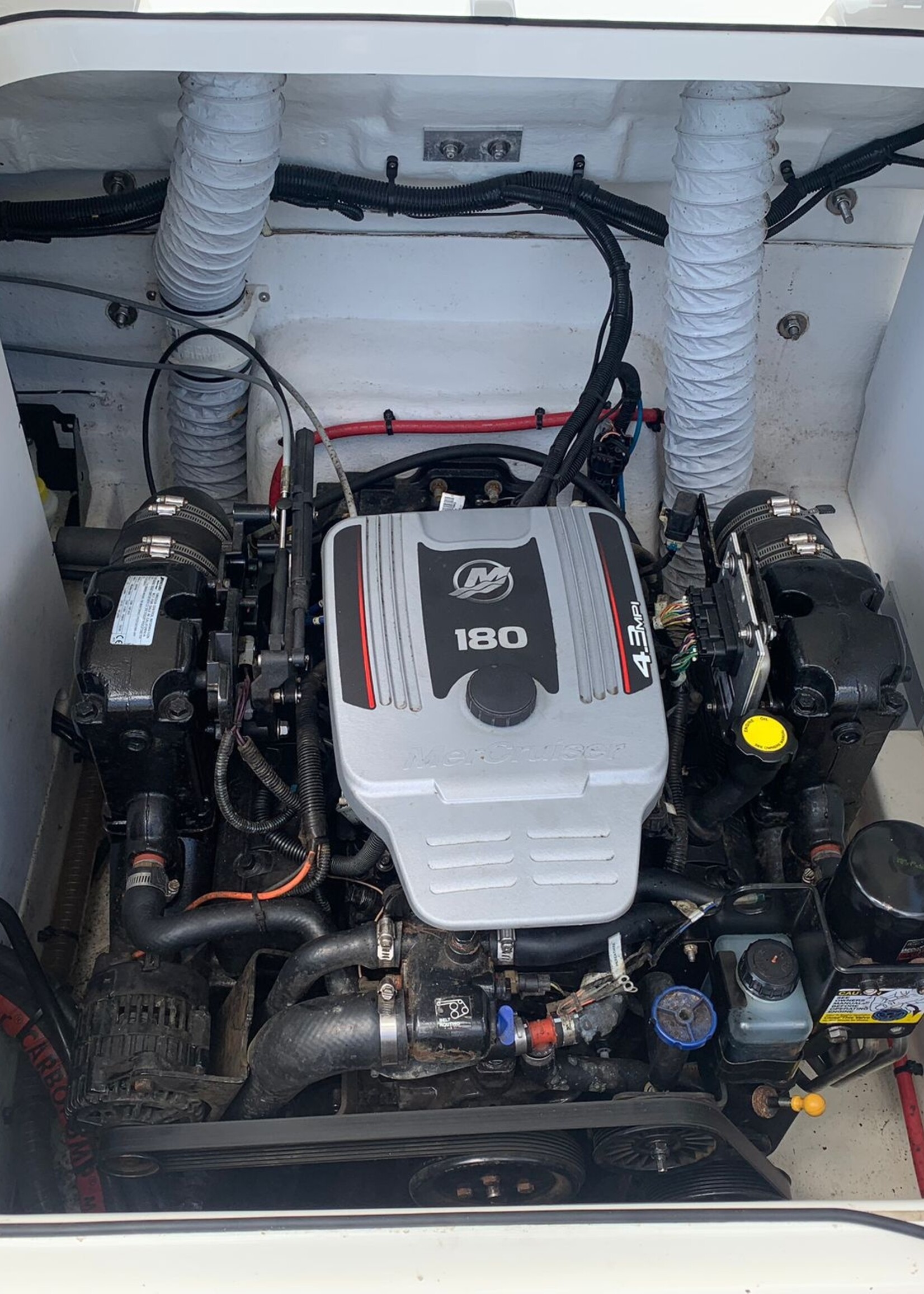 Bayliner VR5 Bowrider, 4.3MPI V6 180PK, 165uur, 2016