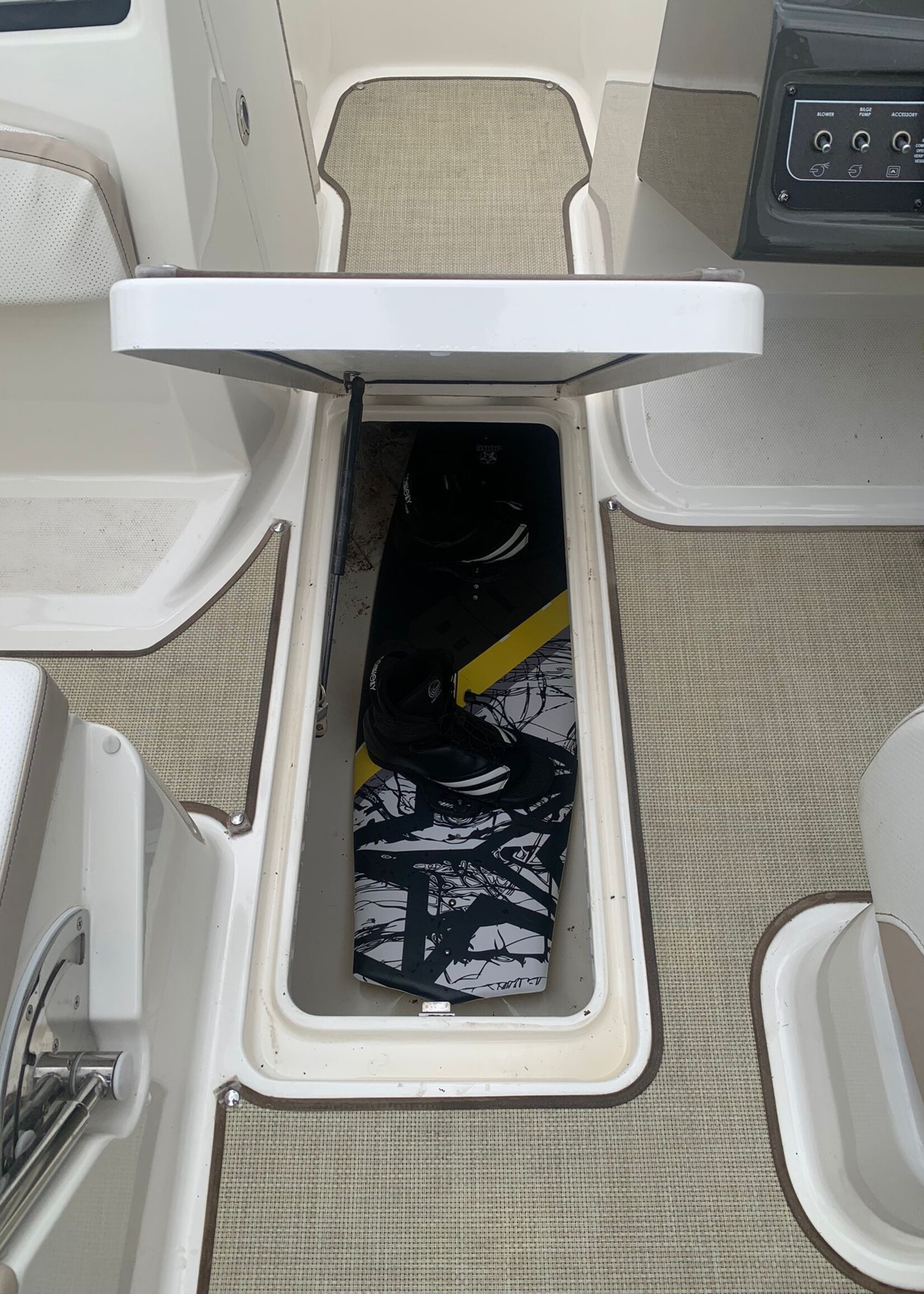 Bayliner VR5 Bowrider, 4.3MPI V6 180PK, 165uur, 2016