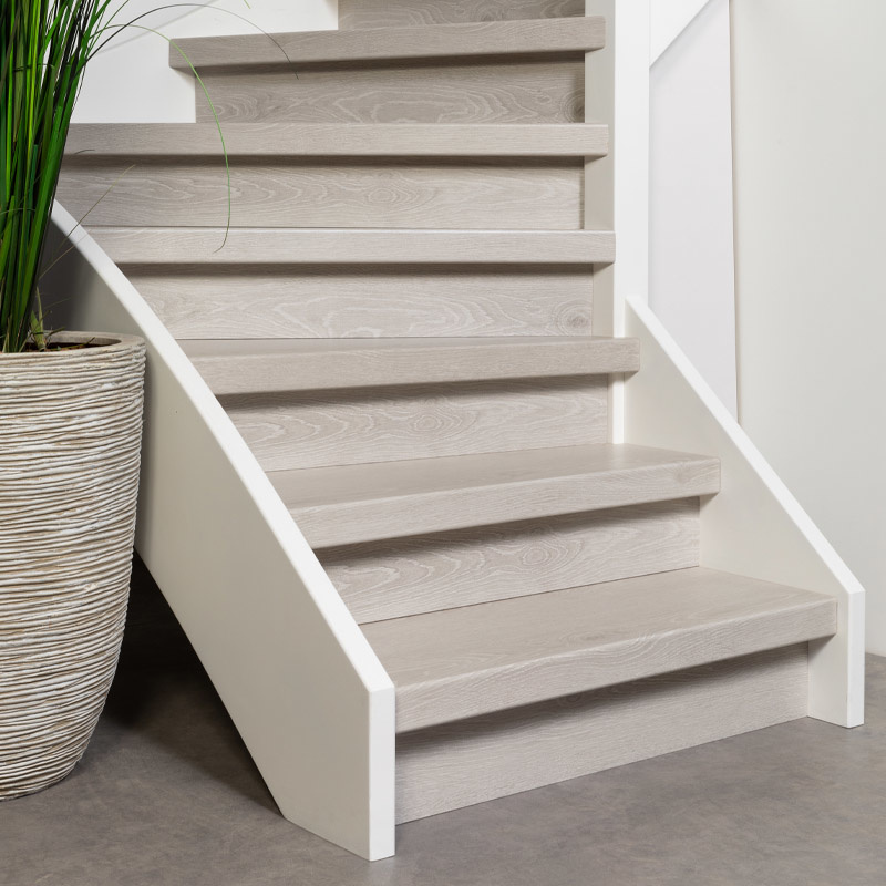 Dove Oak doe-het-zelf traprenovatie set afbeelding