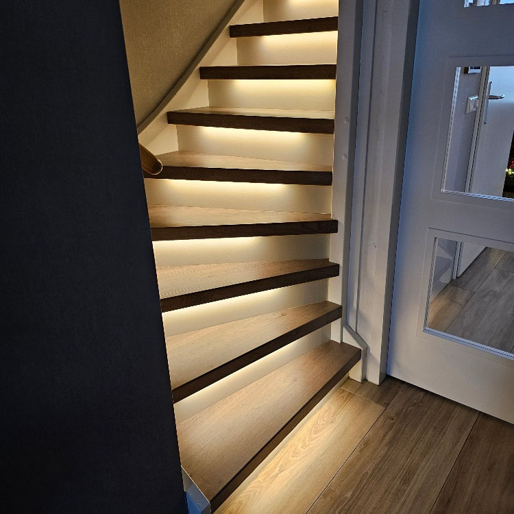 Trapverlichting set - Warm wit - 50 cm - COB ledstrips in profielen afbeelding