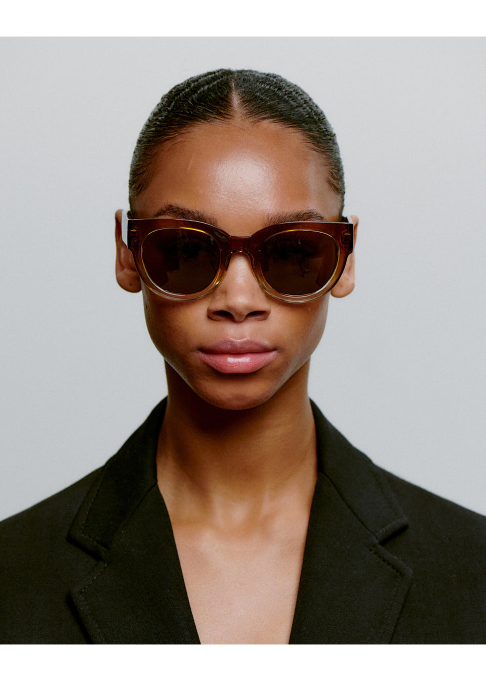 A. Kjærbede Lilly Smoke Champagne