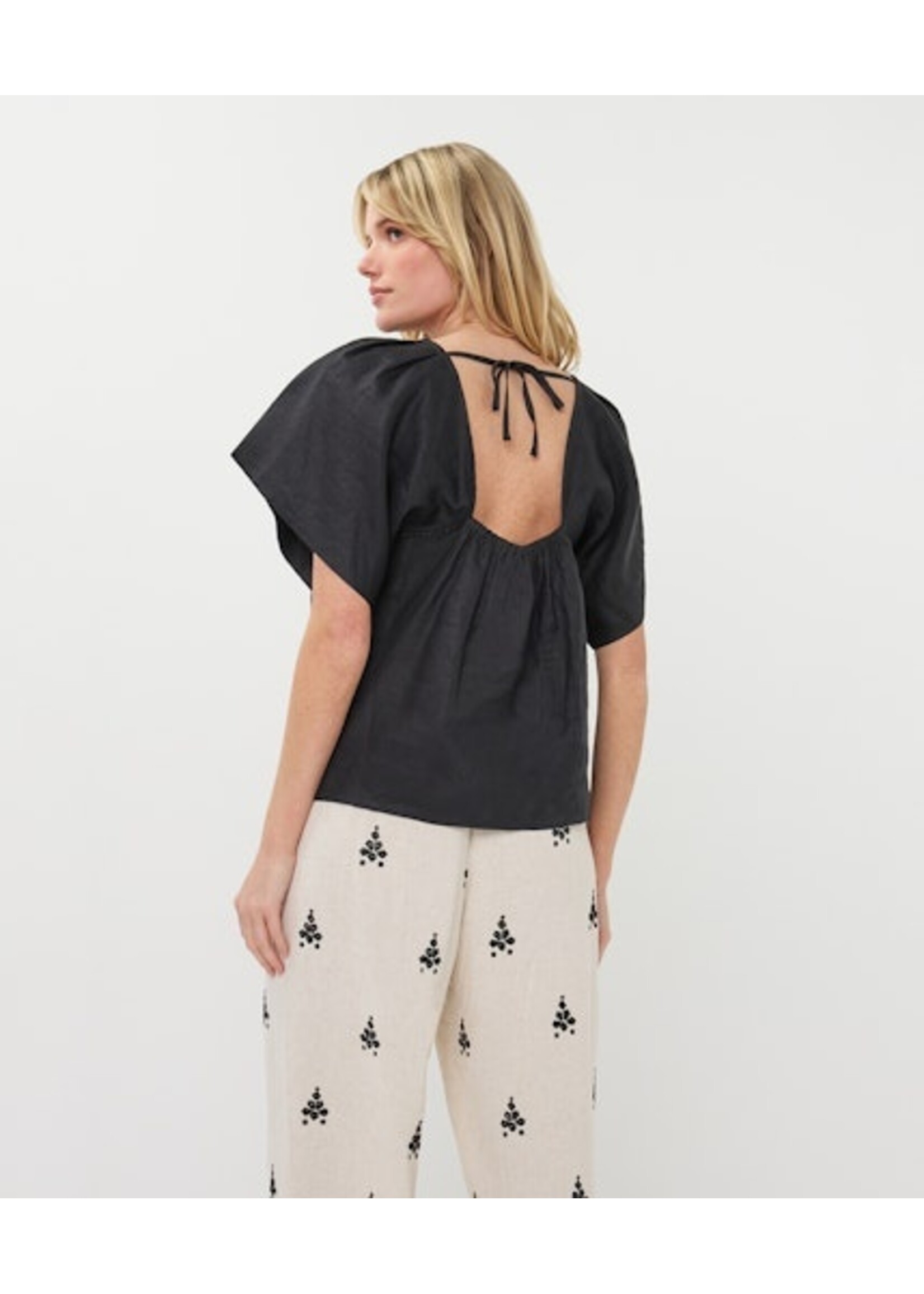 EsQualo Blouse back detail linen