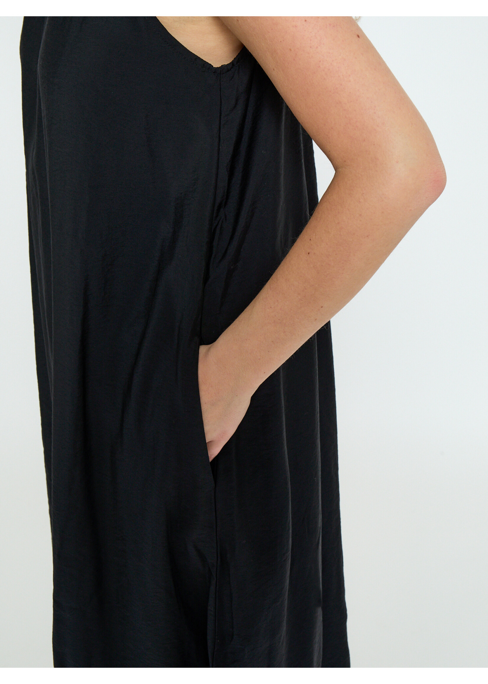 Peppercorn PCOpeya Solid Halterneck Dress