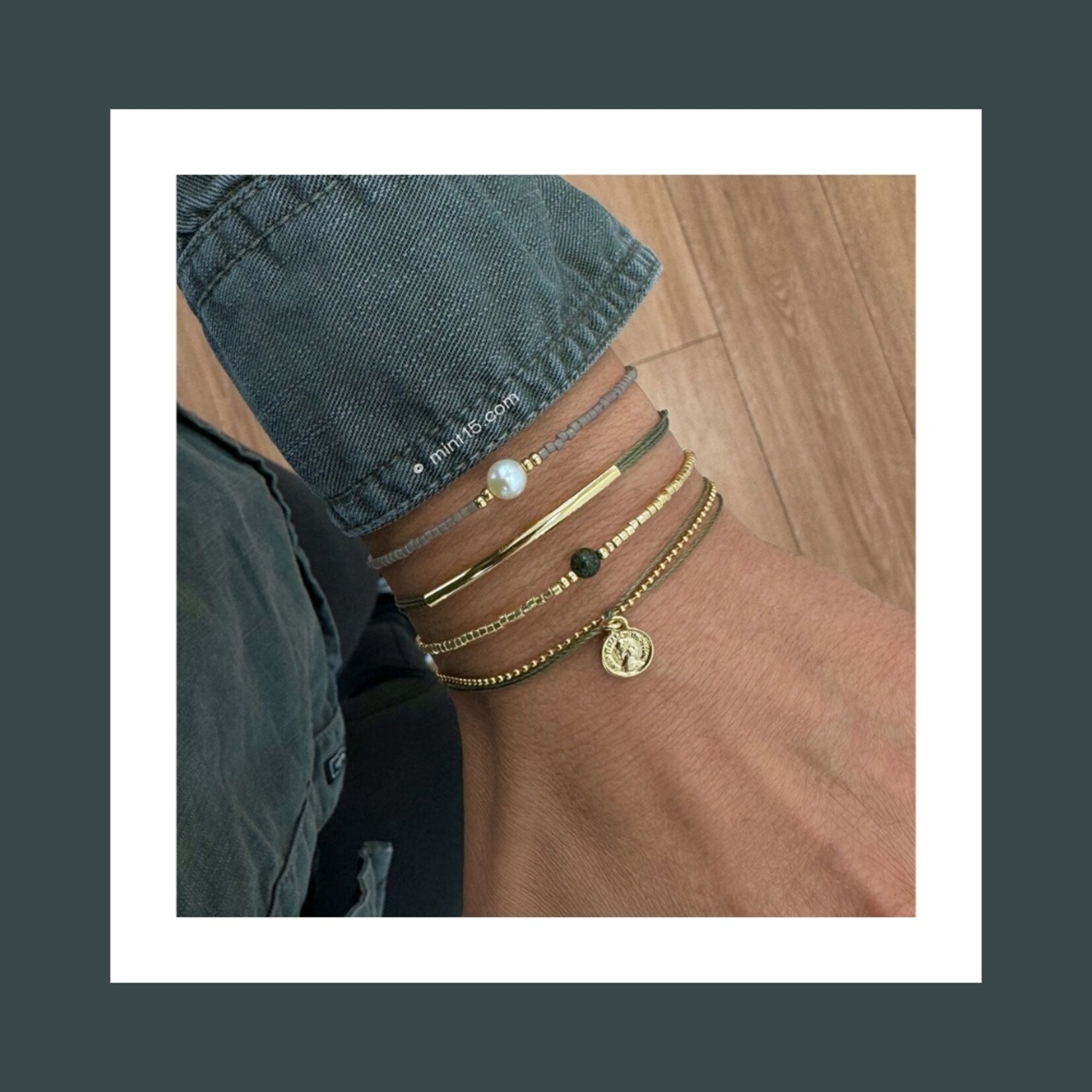 Mint15 goudkleurige armband met olijfgroene Miyuki kralen