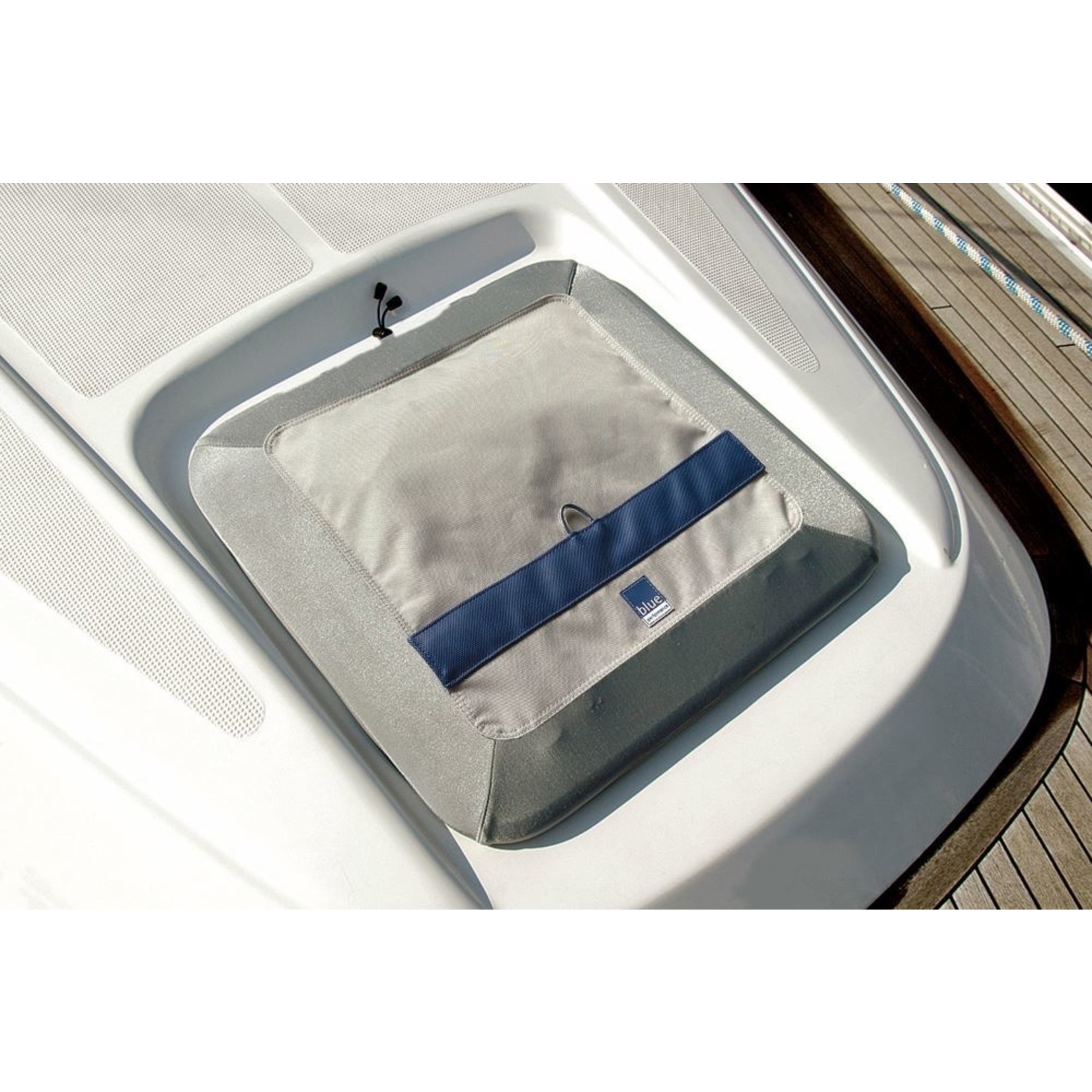 Blue Performance Hatch Cover Mosquito 45 x 45 cm
