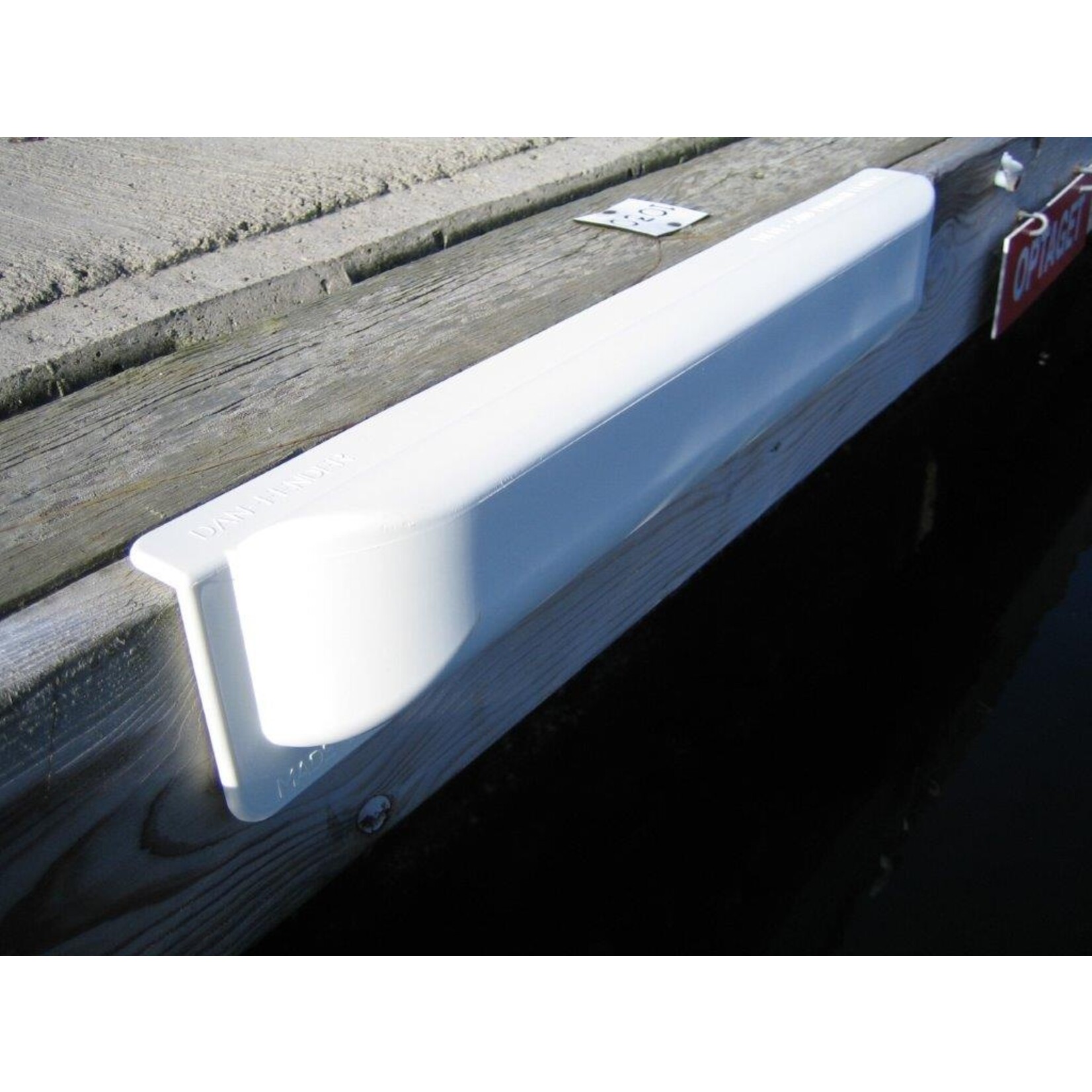 Dan-Fender Straight fender. white