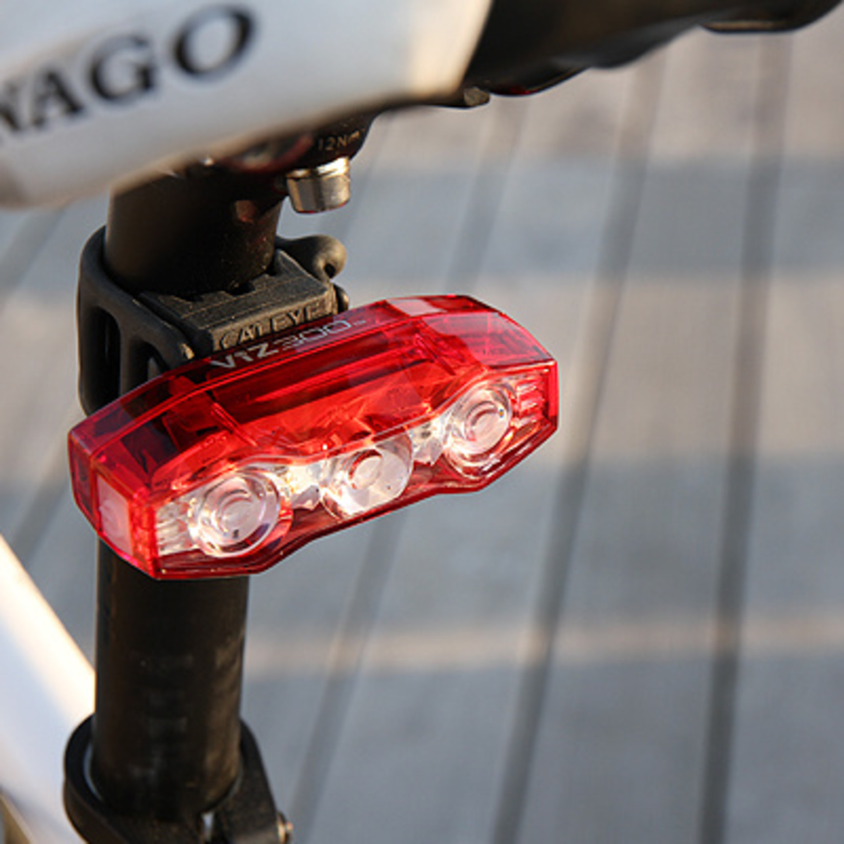 CATEYE VIZ 300 REAR LIGHT