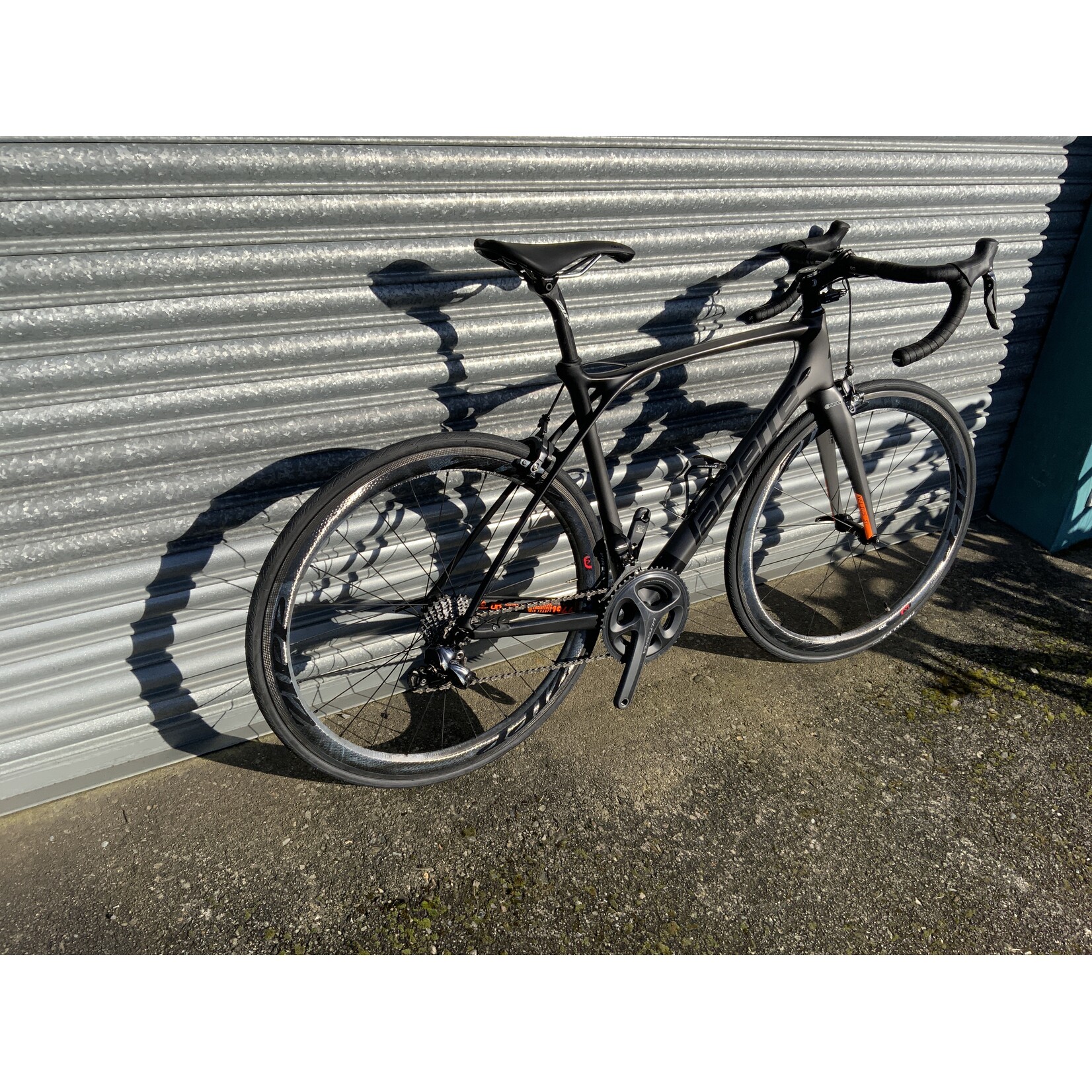 LAPIERRE XELIUS SL 700 MEDIUM ZIPP WHEELS