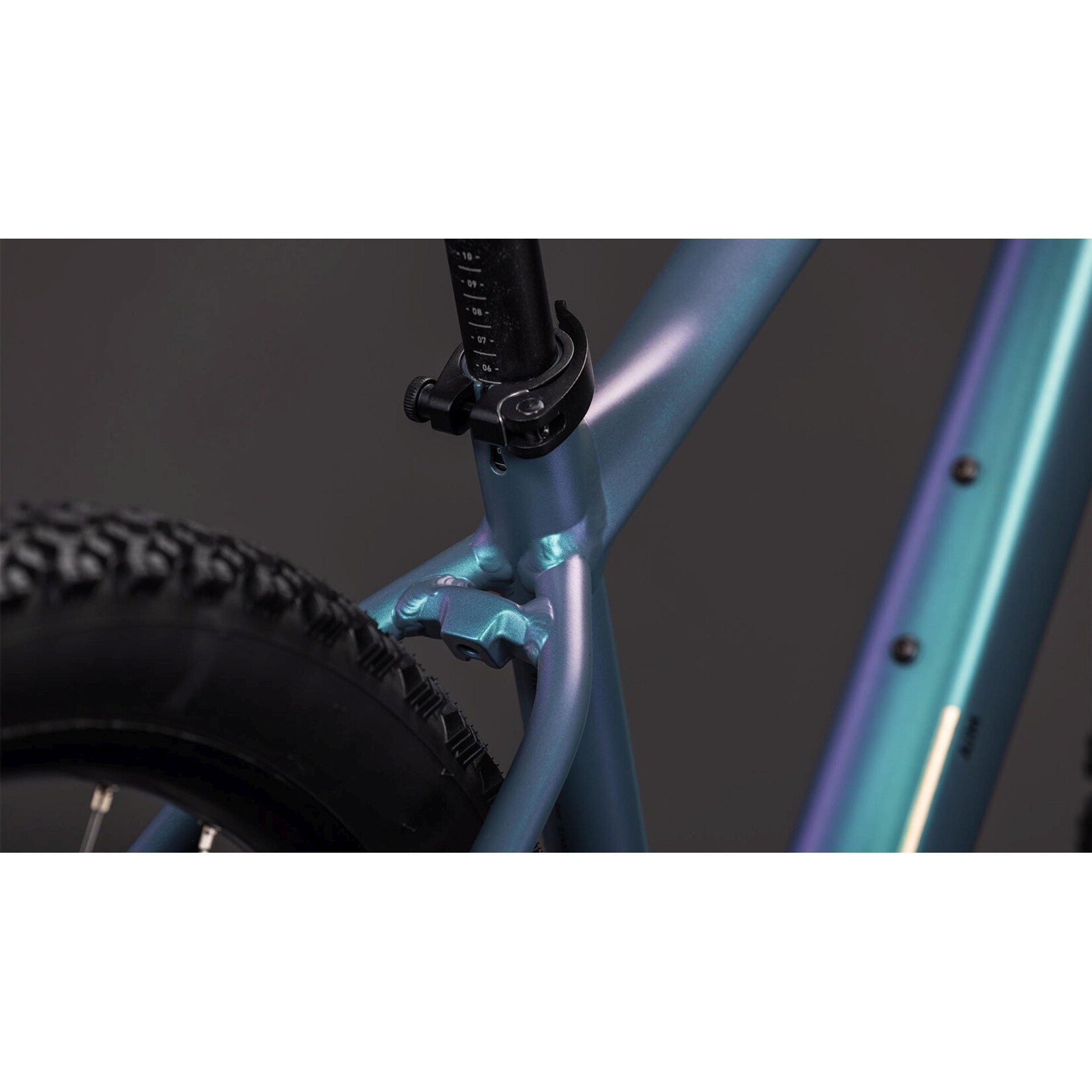 Cube CUBE AIM PRO SMARAGDGREY/PRISM