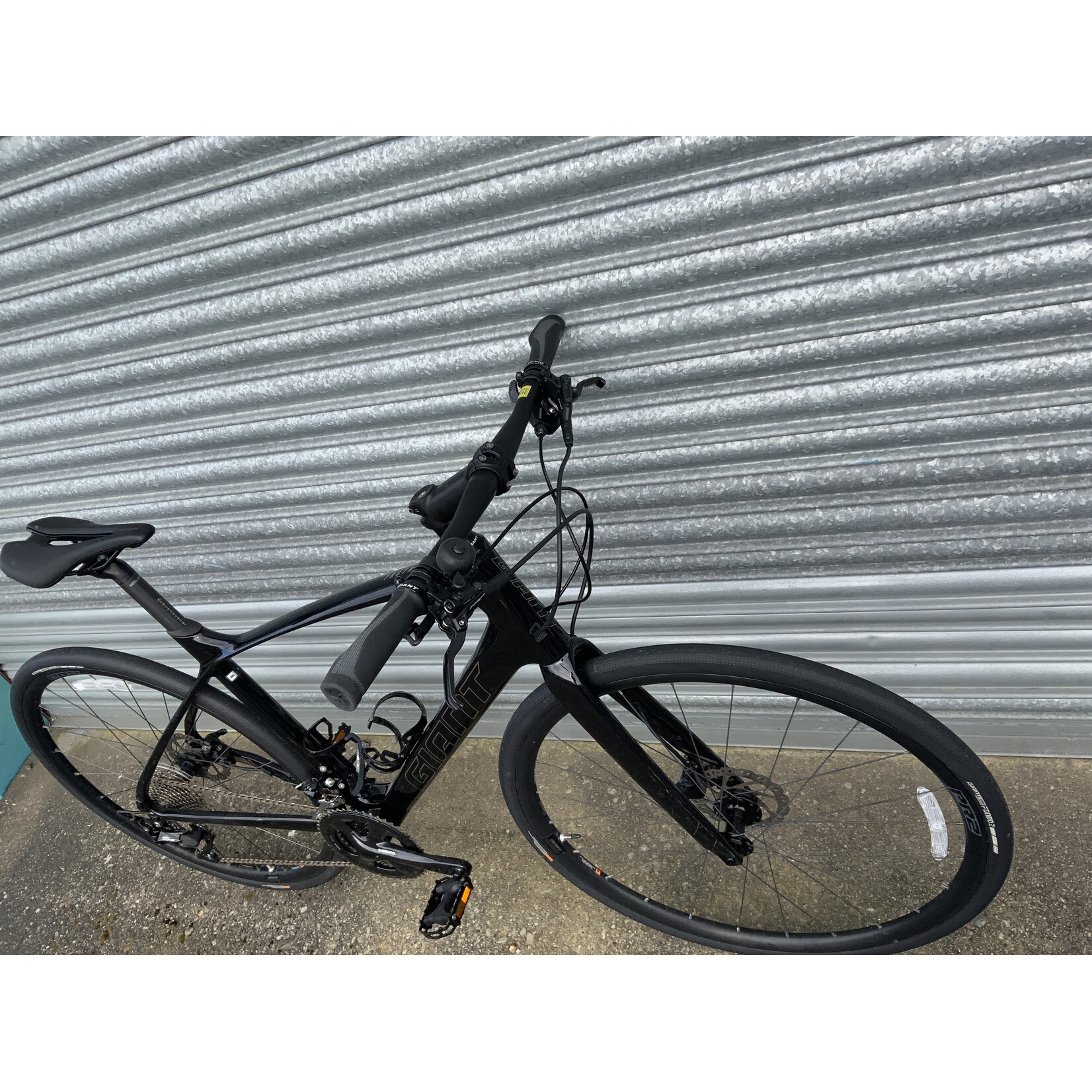 GIANT FASTROAD CARBON HYBRID BIKE