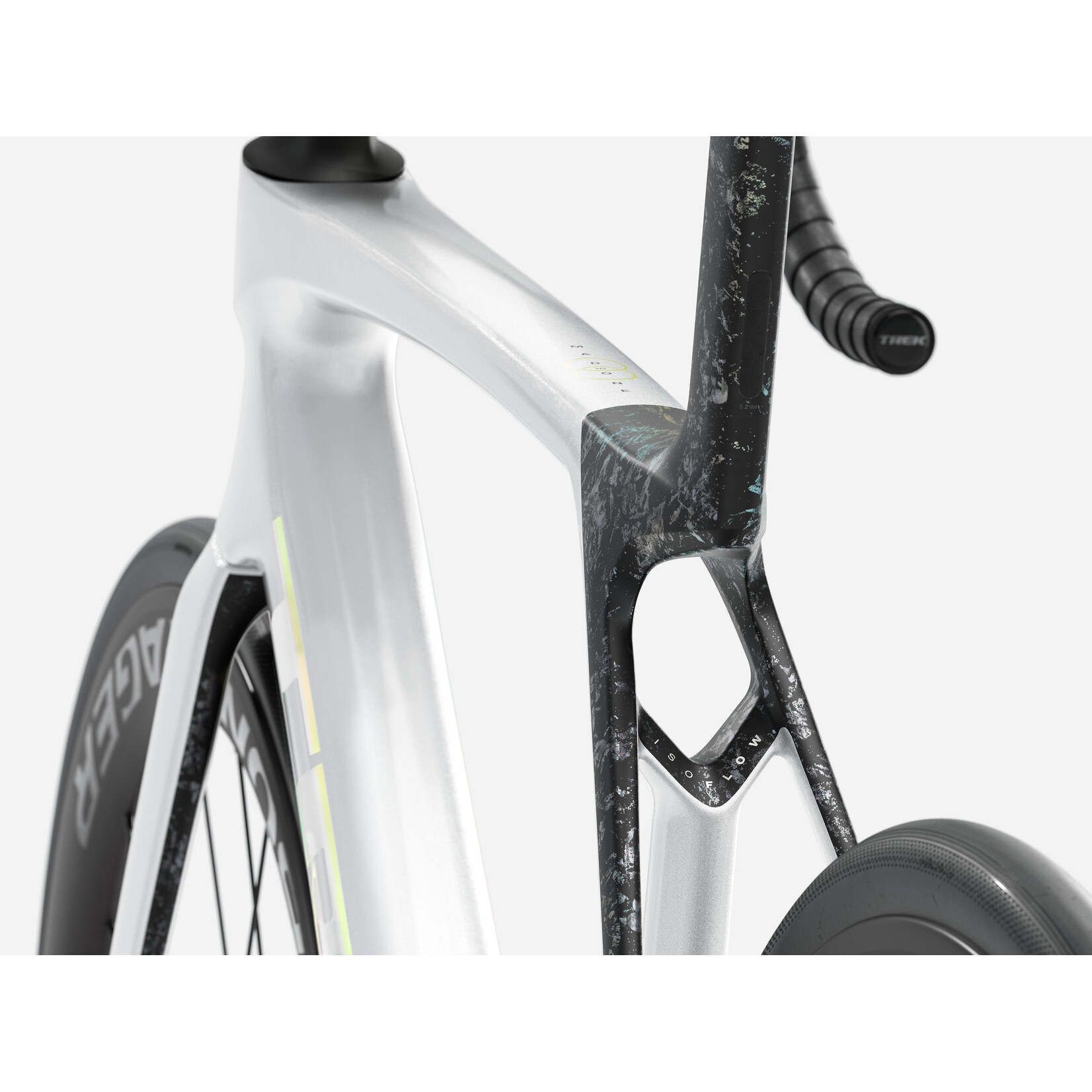 Trek TREK MADONE SL 6 GEN 8  GLOSS CRYSTAL WHITE/MATTE DEEP SMOKE