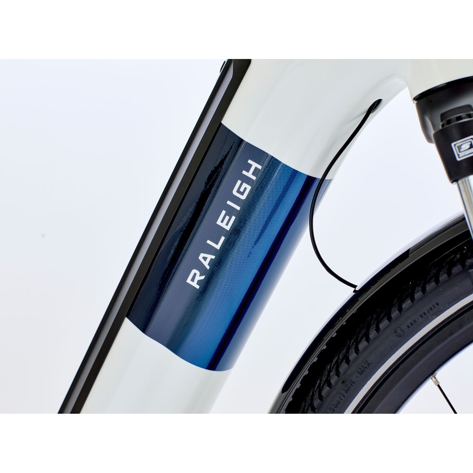 Raleigh RALEIGH MOTUS C2 SPARKLING WHITE