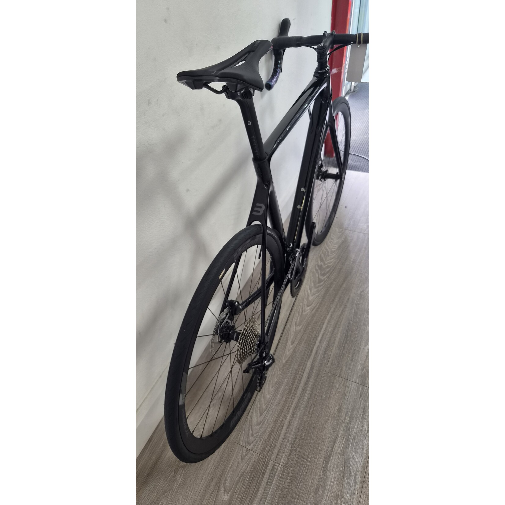 BASSO VENTA 56CM GLOSS BLACK