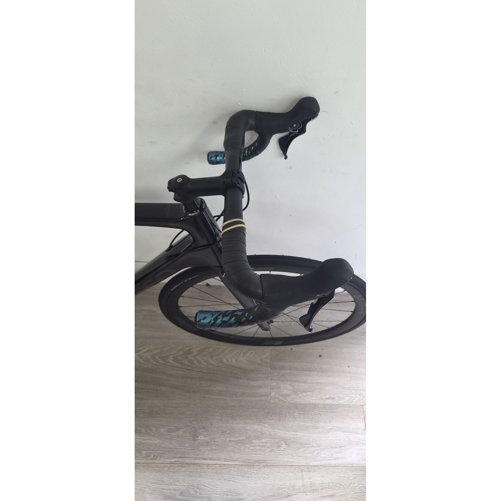 BASSO VENTA 56CM GLOSS BLACK