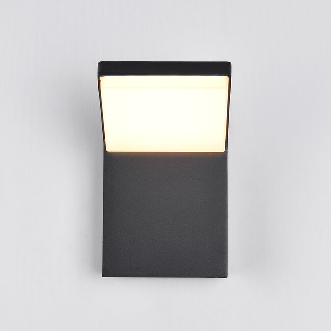 Kirahvivalaisin - deisign seinävalaisin ulkokäyttöön