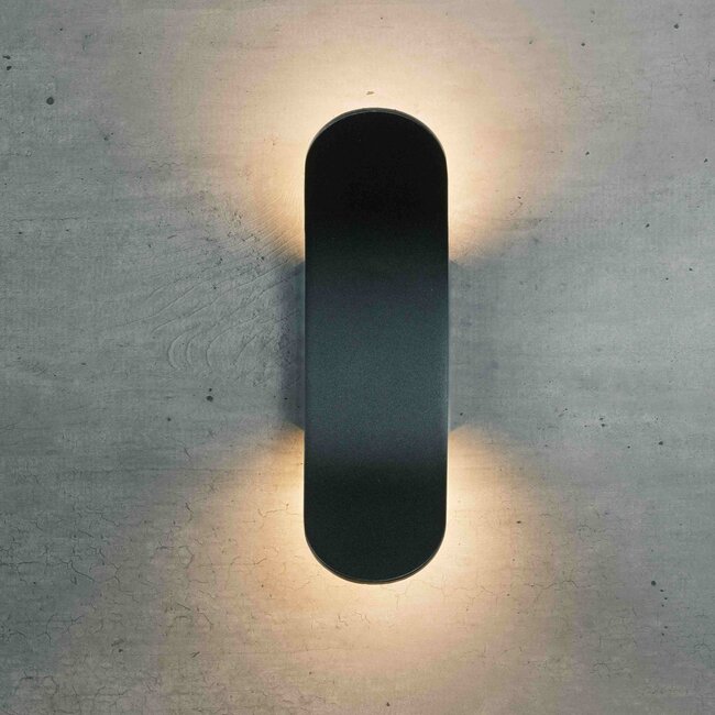 Design-ulkoseinävalaisin Stormy, musta ja integroitu LED