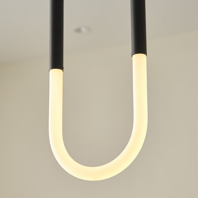 Design-riippuvalaisin Rohr - musta