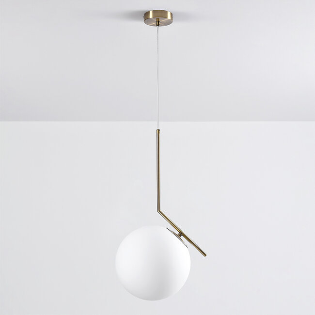 Design-riippuvalaisin Roy, lasipallo – maitolasi ja kulta