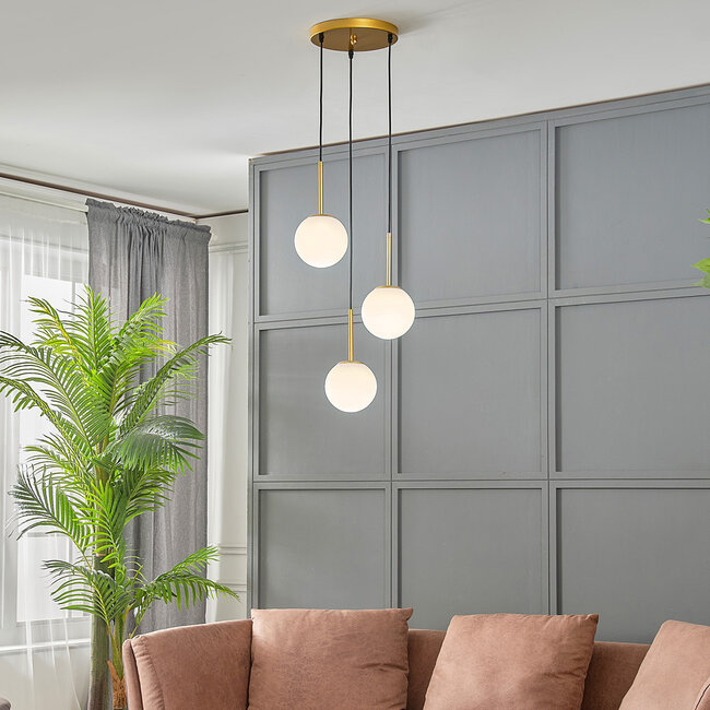 3-valoinen riippuvalaisin Addy, kulta maitovalkoisella lasilla