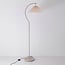 Moderne booglamp Tatsu met geplooide stoffen kap en beige frame