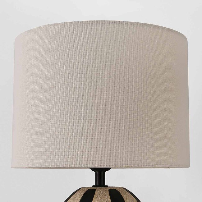 Pöytävalaisin Miora, raidallinen keramiikka, kangasvarjostin, beige
