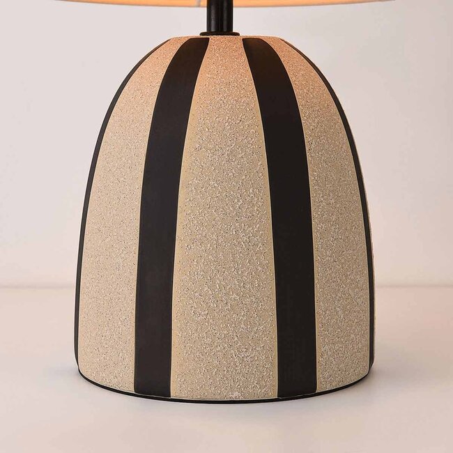 Pöytävalaisin Miora, raidallinen keramiikka, kangasvarjostin, beige
