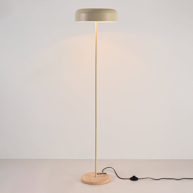 Lattialamppu Arlie travertiinijäljitelmäjalalla - beige