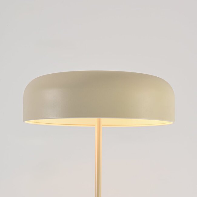 Lattialamppu Arlie travertiinijäljitelmäjalalla - beige