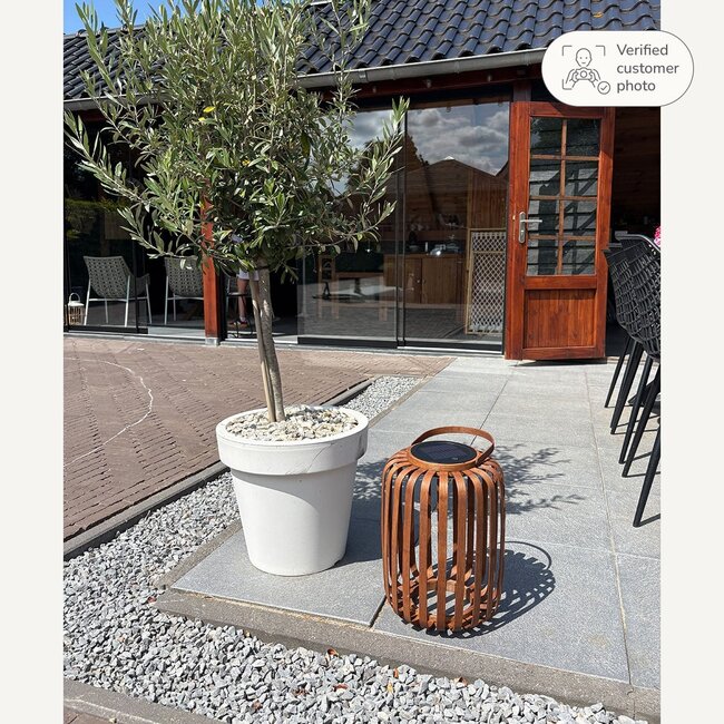 Aurinkolyhty Solari bambu-lookilla - ladattava ja himmennettävä