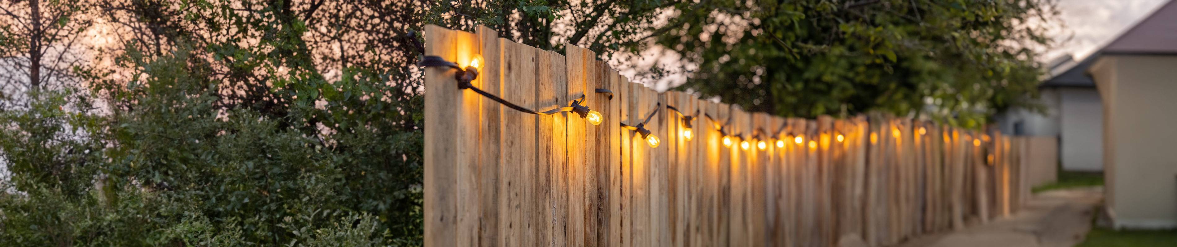 Lämpimän valkoisilla lampuilla