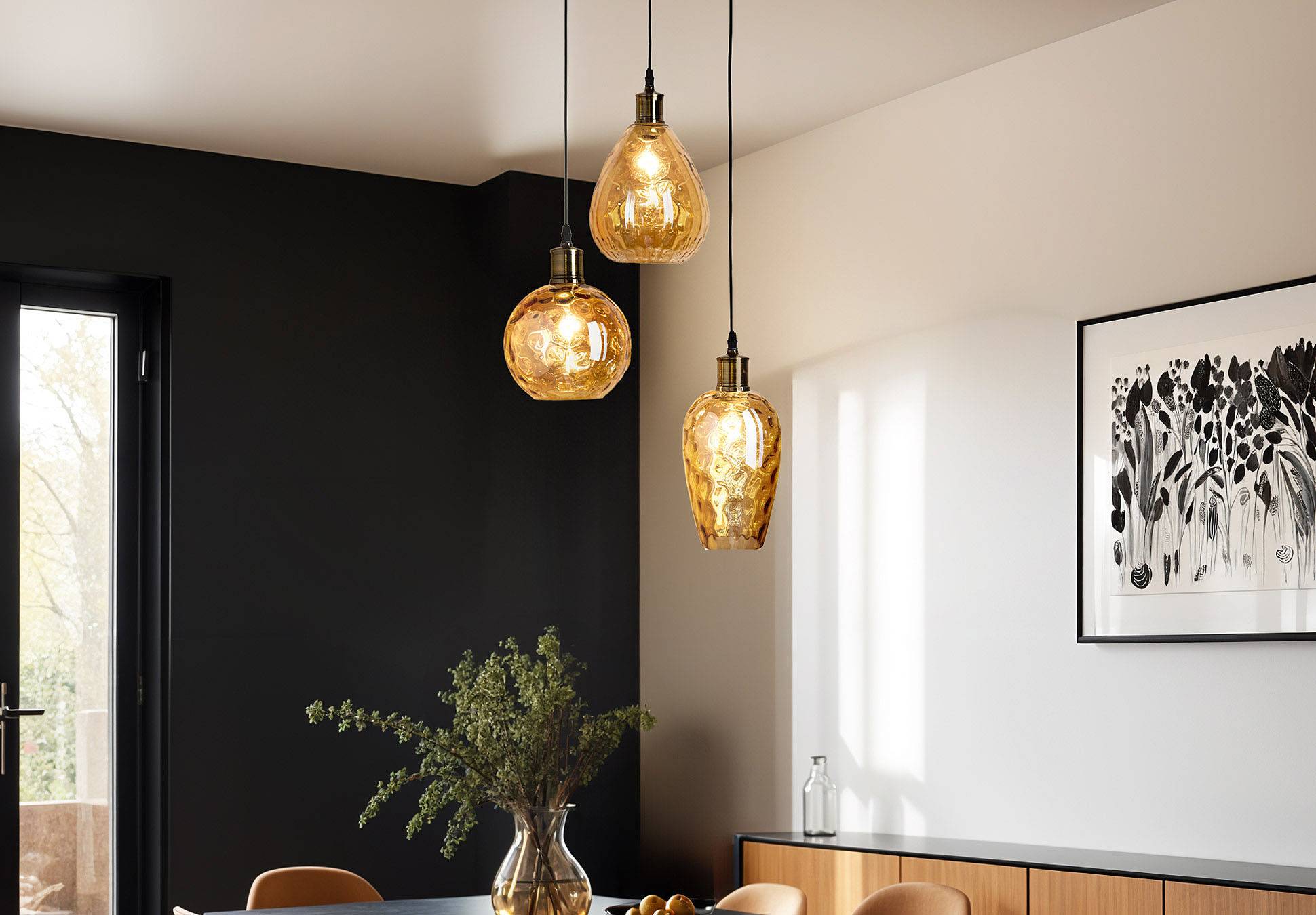 Kaikki katseet ruokapöytään