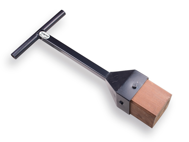 Stalen stamper m.houten klos