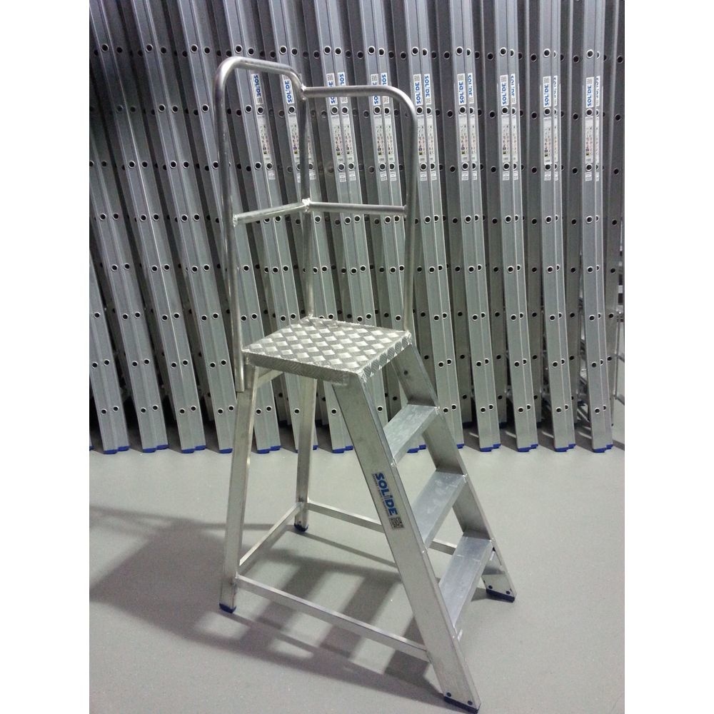 Montagetrap Type MT 1x4 treden inclusief platform van traanplaat