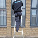Eurostairs Opsteek ladder dubbel uitgebogen 2x18 sporten + gevelrollen